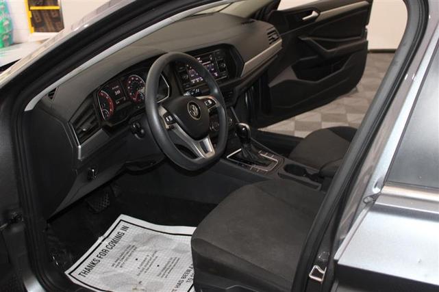 Photo of 2021 Platinum Gray Metallic Volkswagen Jetta