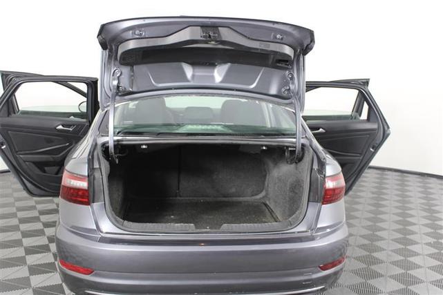 Photo of 2021 Platinum Gray Metallic Volkswagen Jetta