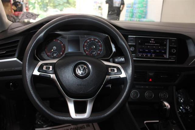 Photo of 2021 Platinum Gray Metallic Volkswagen Jetta