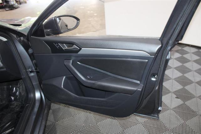 Photo of 2021 Platinum Gray Metallic Volkswagen Jetta