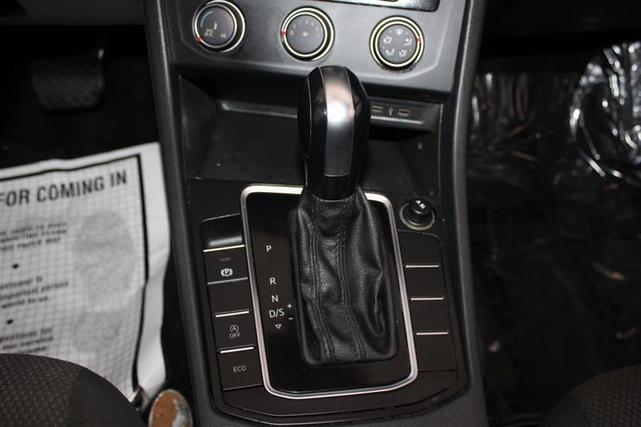 Photo of 2021 Platinum Gray Metallic Volkswagen Jetta