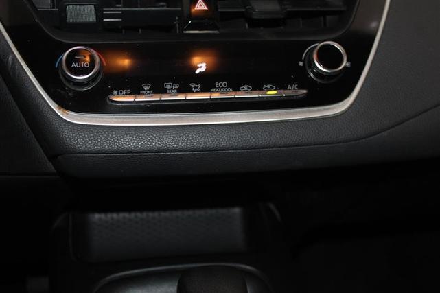 Photo of 2020 Super White Toyota Corolla