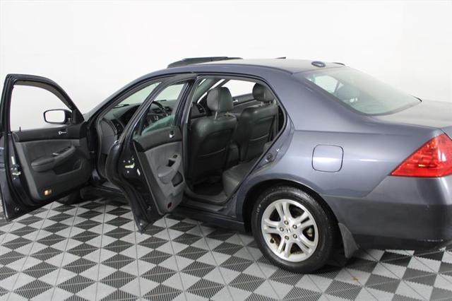 Photo of 2007 Graphite Pearl Honda Accord
