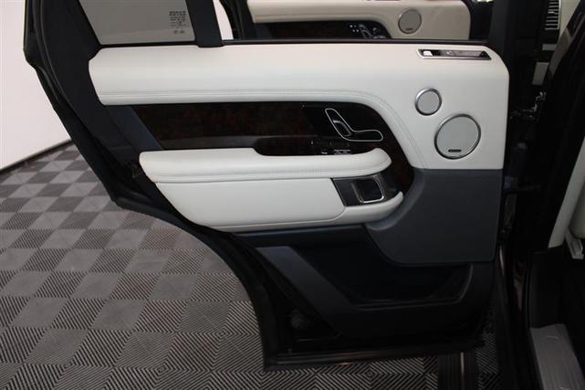 Photo of 2018 Rosello Red Metallic Land Rover Range Rover