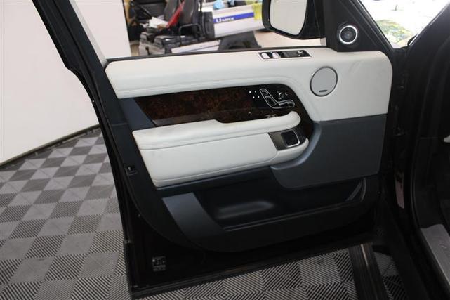 Photo of 2018 Rosello Red Metallic Land Rover Range Rover