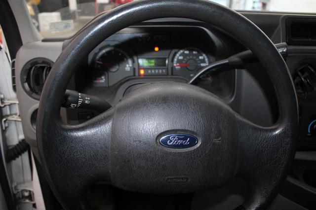 Photo of 2014 Oxford White Ford E250