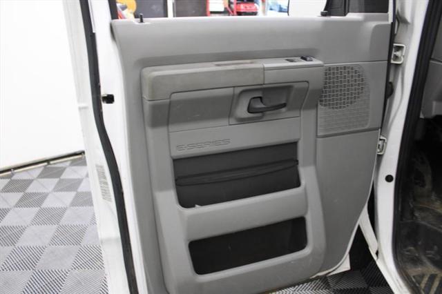 Photo of 2014 Oxford White Ford E250