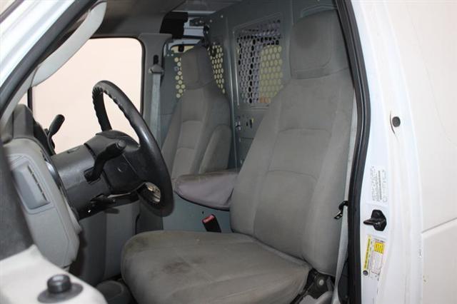 Photo of 2014 Oxford White Ford E250