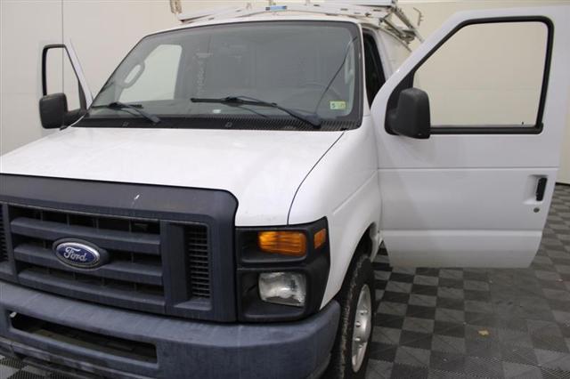 Photo of 2014 Oxford White Ford E250