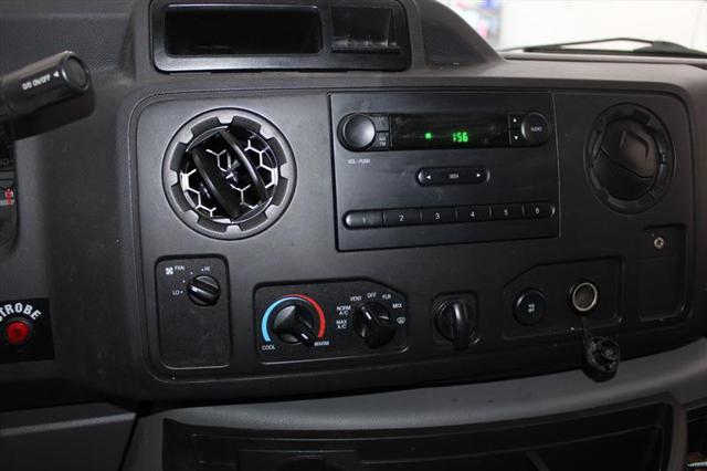 Photo of 2014 Oxford White Ford E250