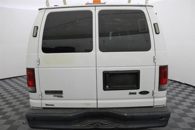 Photo of 2014 Oxford White Ford E250
