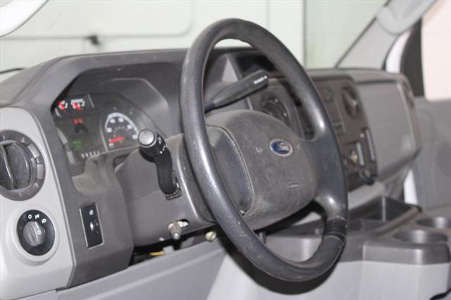 Photo of 2014 Oxford White Ford E250