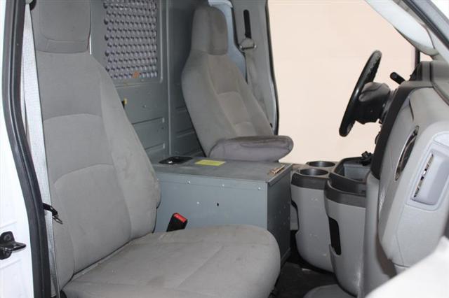 Photo of 2014 Oxford White Ford E250