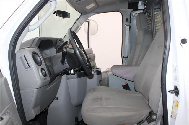Photo of 2014 Oxford White Ford E250