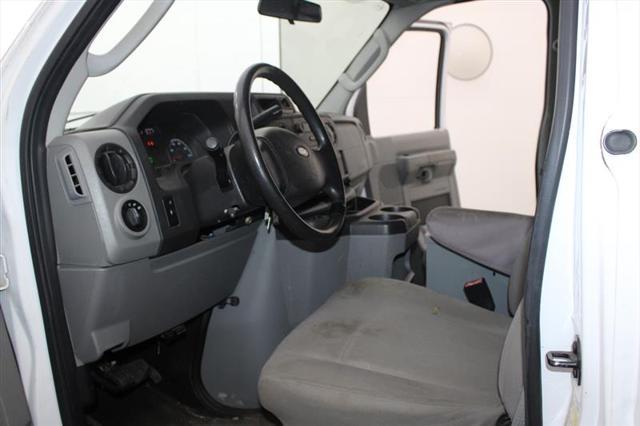 Photo of 2014 Oxford White Ford E250