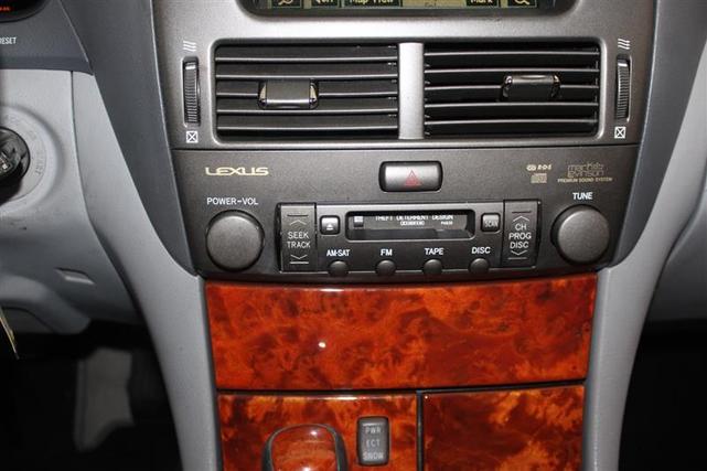 Photo of 2005 Mercury Metallic Lexus LS 430