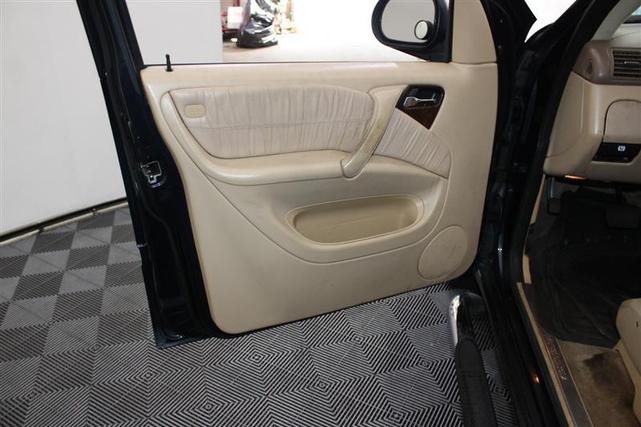 Photo of 2000 Azure Blue Mercedes-Benz M-Class