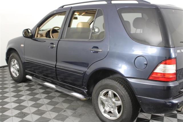 Photo of 2000 Azure Blue Mercedes-Benz M-Class