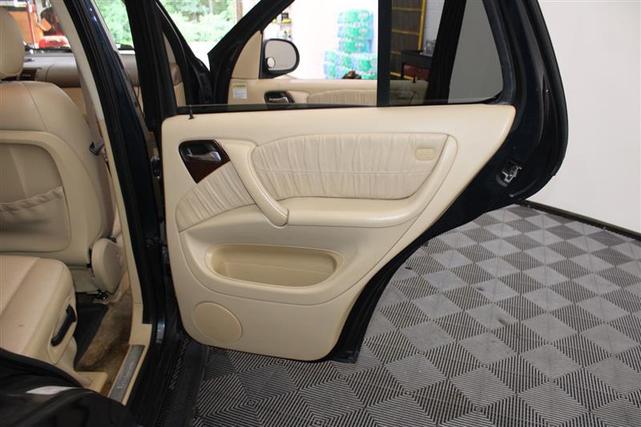 Photo of 2000 Azure Blue Mercedes-Benz M-Class