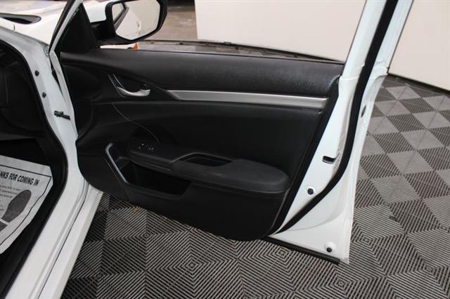 Photo of 2019 Platinum White Pearl Honda Civic