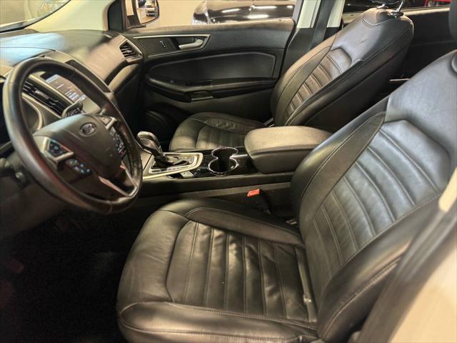 Photo of 2015 WHITE Ford Edge
