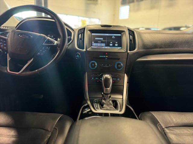 Photo of 2015 WHITE Ford Edge