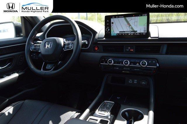 Photo of 2025 Crystal Black Pearl Honda Pilot