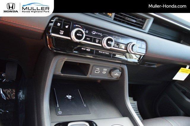 Photo of 2025 Crystal Black Pearl Honda Pilot