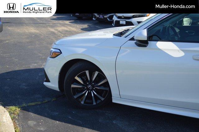 Photo of 2022 Platinum White Pearl Honda Civic