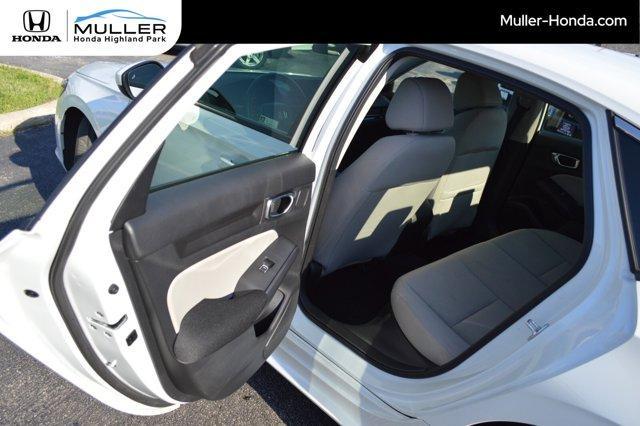 Photo of 2022 Platinum White Pearl Honda Civic