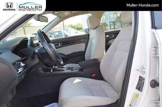Photo of 2022 Platinum White Pearl Honda Civic