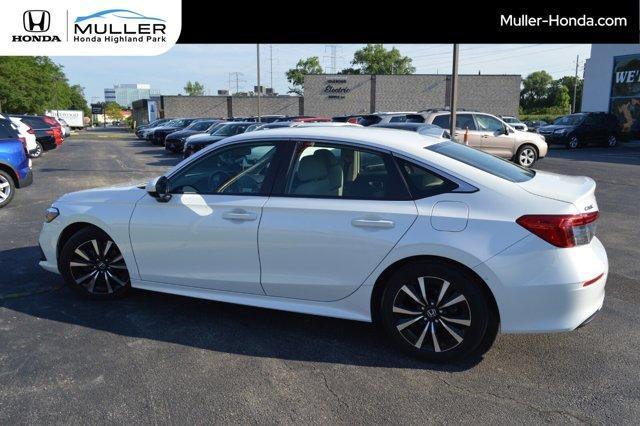 Photo of 2022 Platinum White Pearl Honda Civic