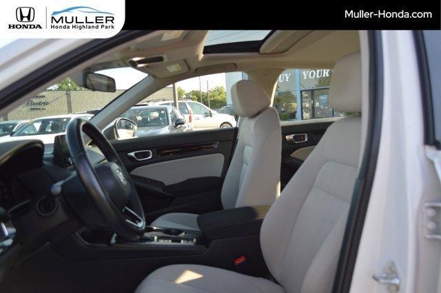 Photo of 2022 Platinum White Pearl Honda Civic