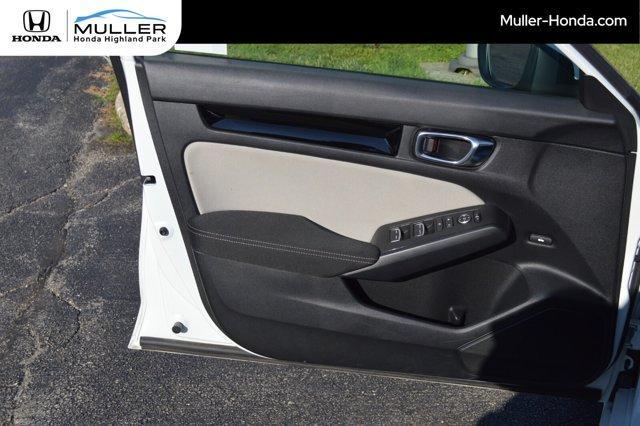Photo of 2022 Platinum White Pearl Honda Civic