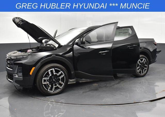Photo of 2025 Phantom Black Hyundai SANTA CRUZ