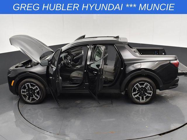 Photo of 2025 Phantom Black Hyundai SANTA CRUZ