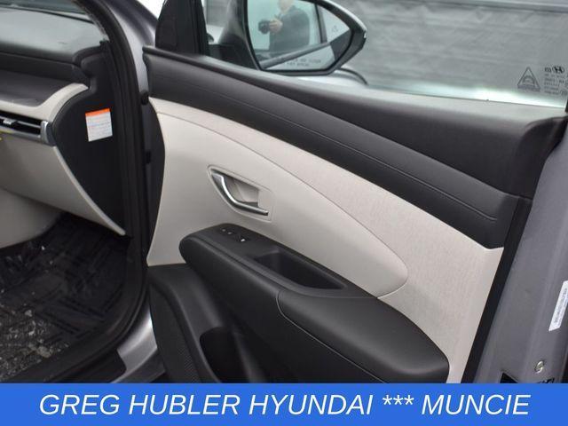 Photo of 2025 Shimmering Silver Hyundai TUCSON Hybrid