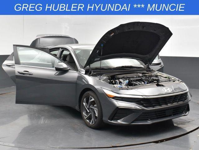 Photo of 2025 Gray Hyundai ELANTRA