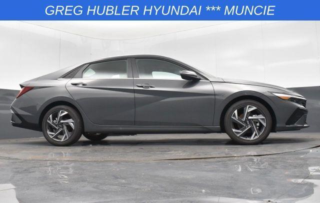 Photo of 2025 Gray Hyundai ELANTRA