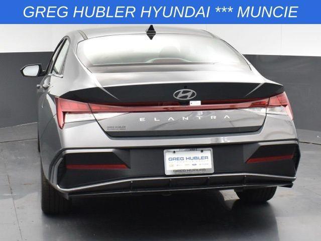 Photo of 2025 Gray Hyundai ELANTRA