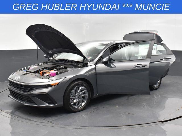 Photo of 2025 Gray Pearl Hyundai ELANTRA HEV