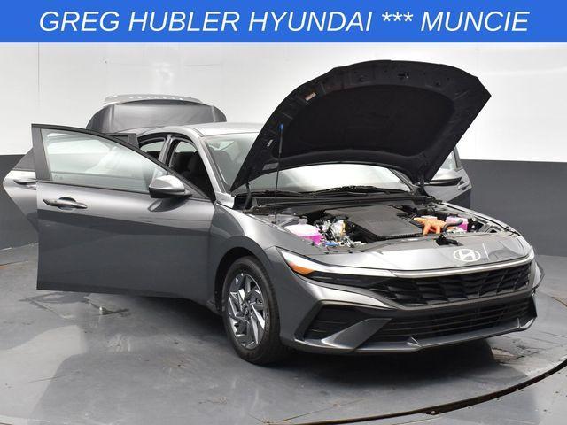 Photo of 2025 Gray Pearl Hyundai ELANTRA HEV