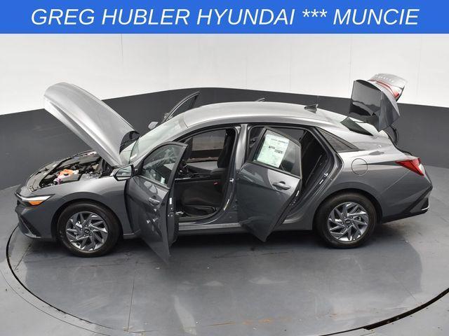 Photo of 2025 Gray Pearl Hyundai ELANTRA HEV