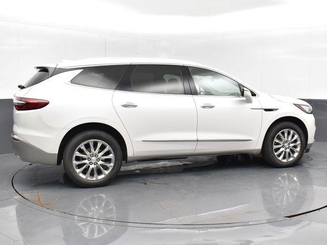 Photo of 2021 White Frost Tri-Coat Buick Enclave