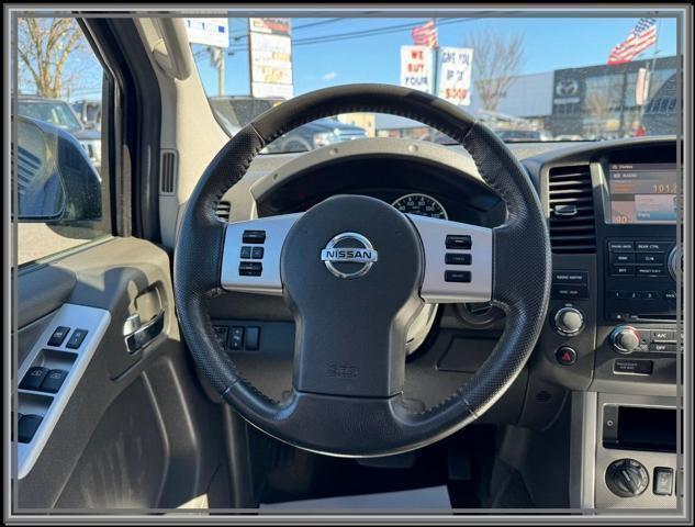 Photo of 2012 Dark Slate Metallic Nissan Pathfinder