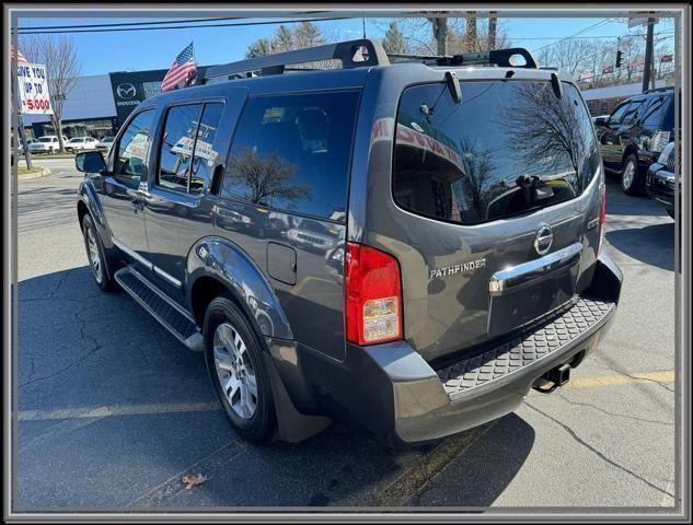 Photo of 2012 Dark Slate Metallic Nissan Pathfinder