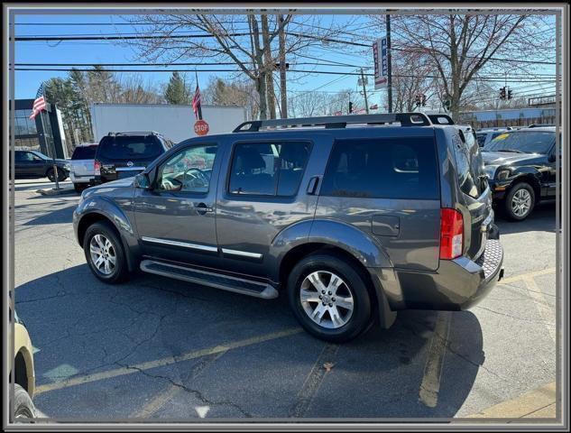 Photo of 2012 Dark Slate Metallic Nissan Pathfinder