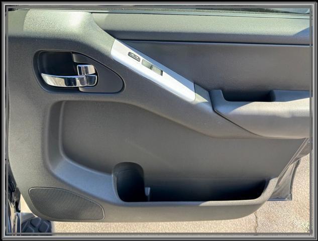 Photo of 2012 Dark Slate Metallic Nissan Pathfinder
