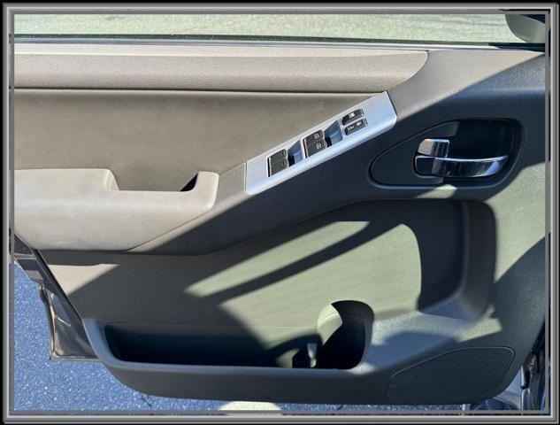Photo of 2012 Dark Slate Metallic Nissan Pathfinder