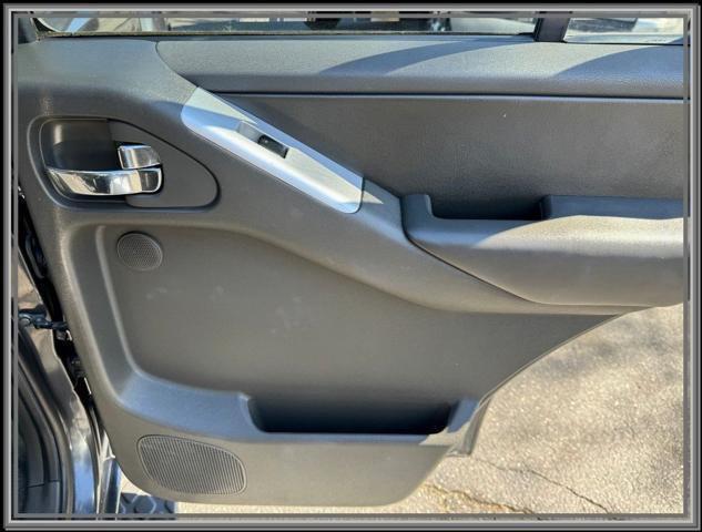 Photo of 2012 Dark Slate Metallic Nissan Pathfinder